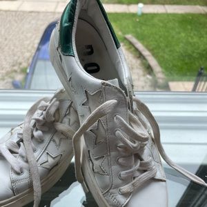 HARDLY WORN DOF STAR SHOES!!! original price:220$🤍🤍